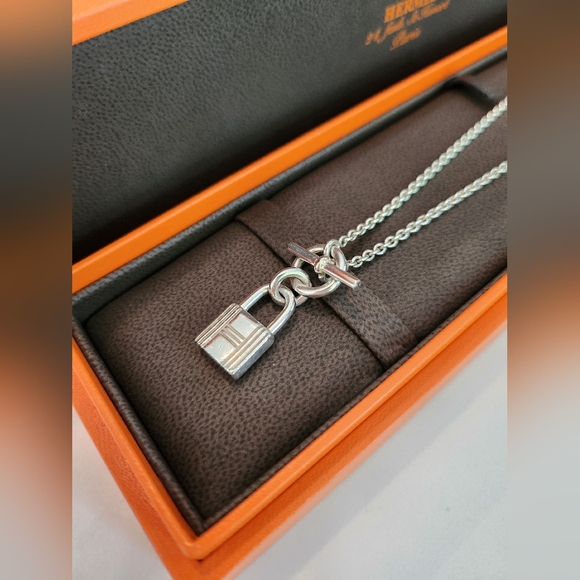 Hermès KELLY CADENAS 925 Sterling Silver Padlock Pendant Necklace - Picture 6 of 10